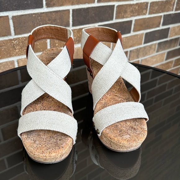 Lucky Brand Marla Natural/Brick Canvas Wedge Sandals, 6.5, in Original Box - Picture 3 of 13